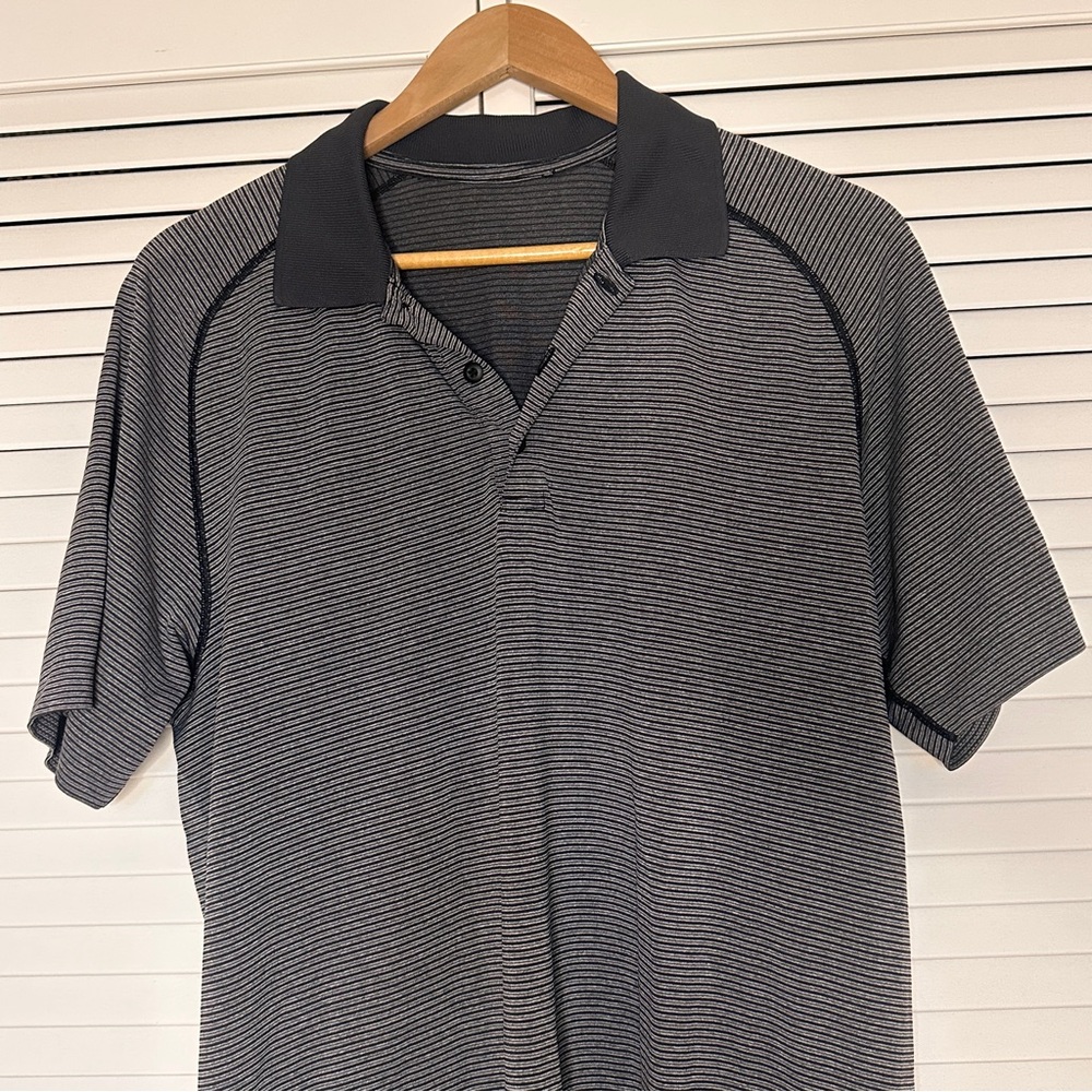 Lululemon Men's Short Sleeve Polo Shirt - Black and Gray size Large